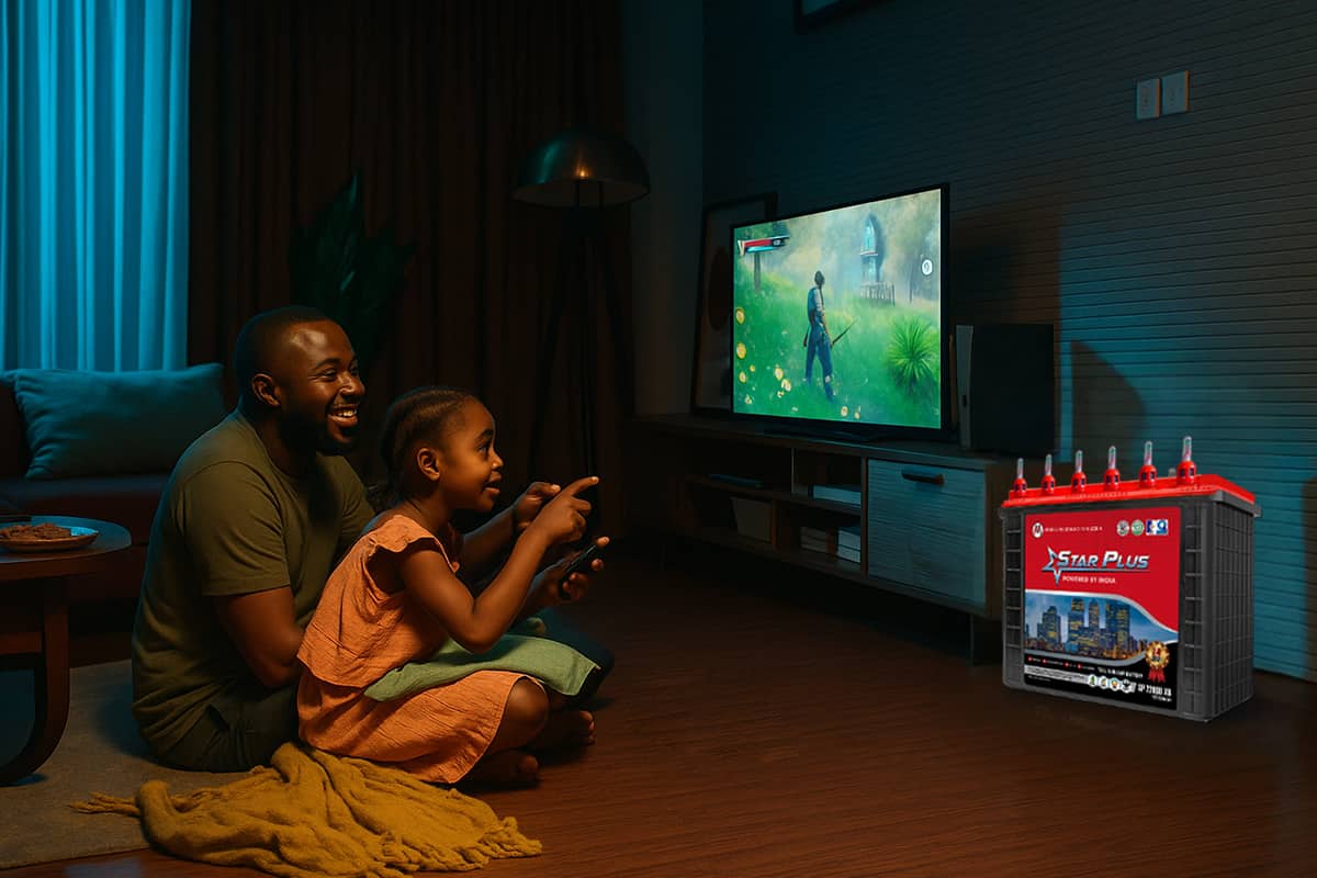Father playing video game with daughter using StarPlus Battery